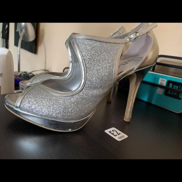 Shoes - Picture 3 of 7